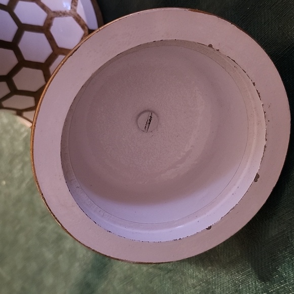 Gold Mesh Ginger Jar/Geometric Vase - Picture 7 of 8